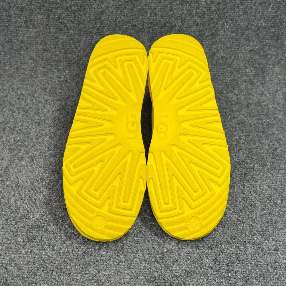 UGG Neumel II Boot Girl's Size‎ 6 Yellow Suede Mid Lace Chukka Winter Sneakers